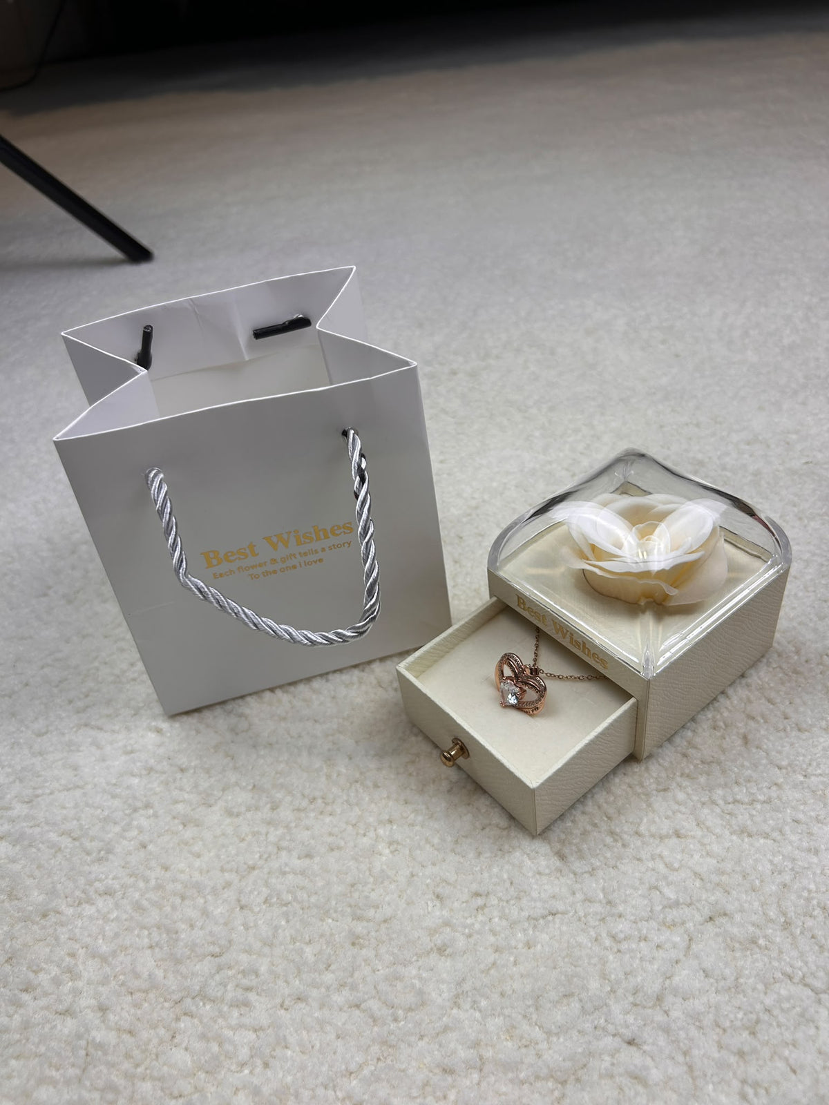 Colar Coração Eterno com Caixa Cor de Rosa de Branco